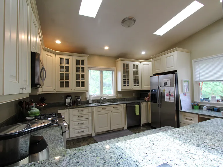 31 Florence St #31 — Photo 15