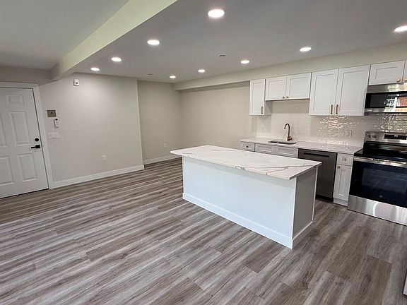 4th image of 310 Thompson Rd #601