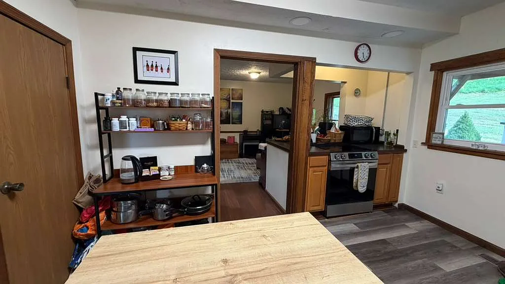 4 bed, 1700 sqft, $1,700 — Photo 2