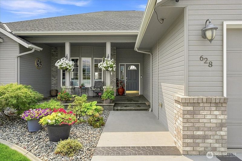 4th image of 628 Briarwood Drive
