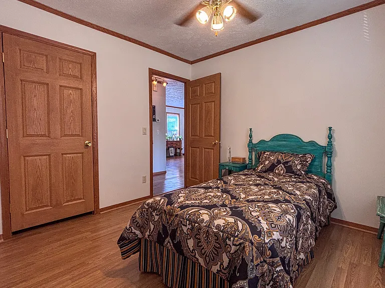 928 Jeremy St — Photo 14
