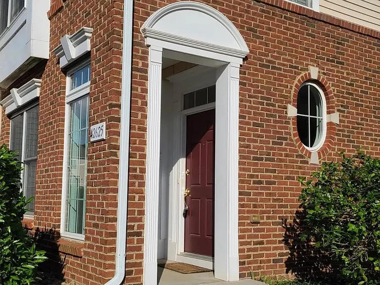 42625 Homefront Ter — Photo 1