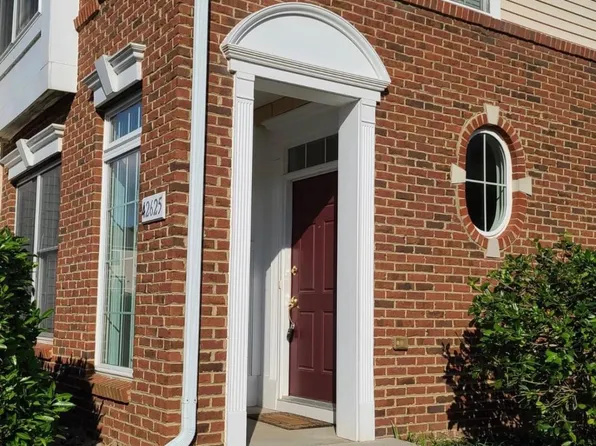 42625 Homefront Ter, Chantilly, VA 20152