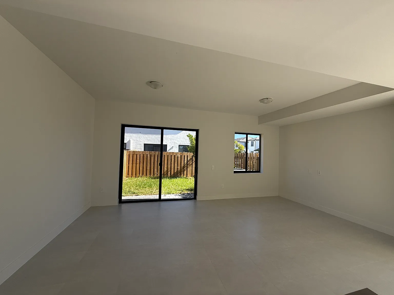 4 bed, 1872 sqft, $2,700 — Photo 2