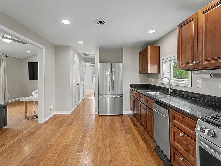 630 S Charlotte St — Photo 13