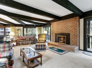 910 Windsor Ct #KK2, Fontana, WI 53125