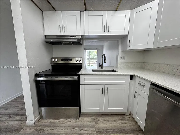 2800 NW 56th Ave #D401 — Photo 2