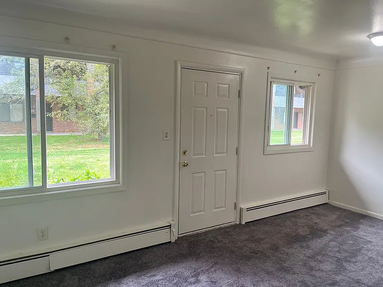 1919 Crooks Rd #6 — Photo 2