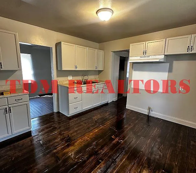 920 Huron St — Photo 7