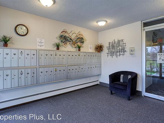 3rd image of 3022 S Wheeling Way APT 207