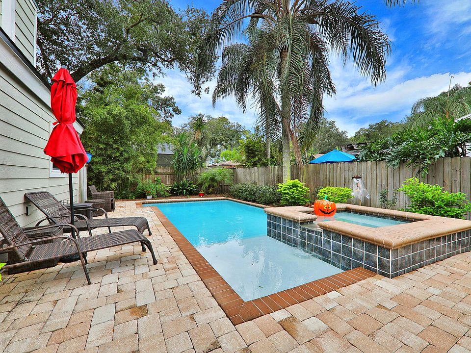 2nd image of 4820 Marsh Hammock Dr E