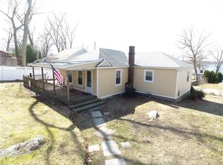 105 Forand Ln, Tiverton, RI 02878