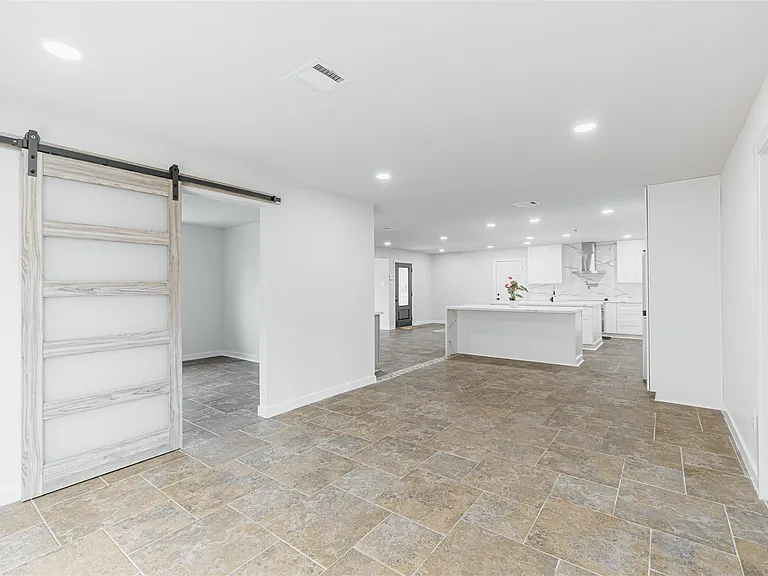 10055 Larston St — Photo 15