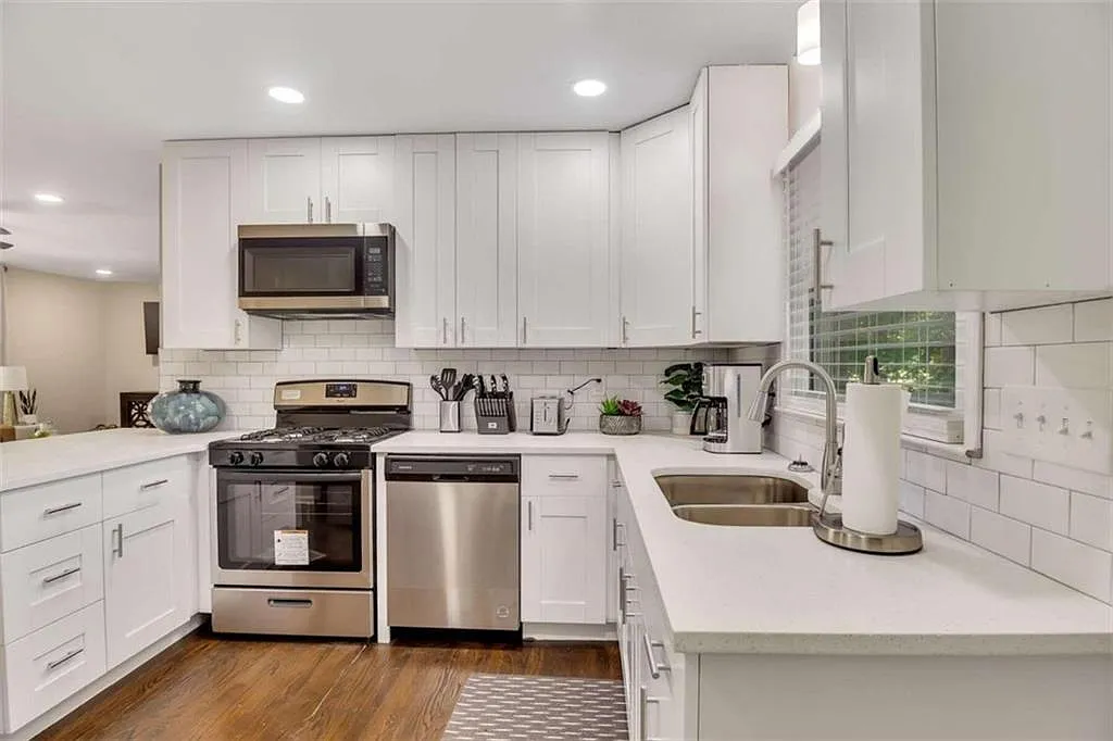 4 bed, 3.0 bath, $5,250 — Photo 3
