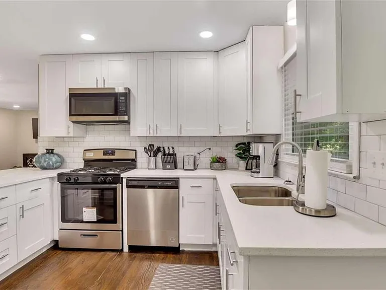 1386 Sandtown Rd SW — Photo 3