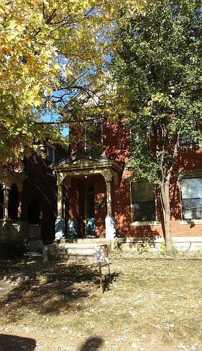 1st image of 404 W 1st Ave