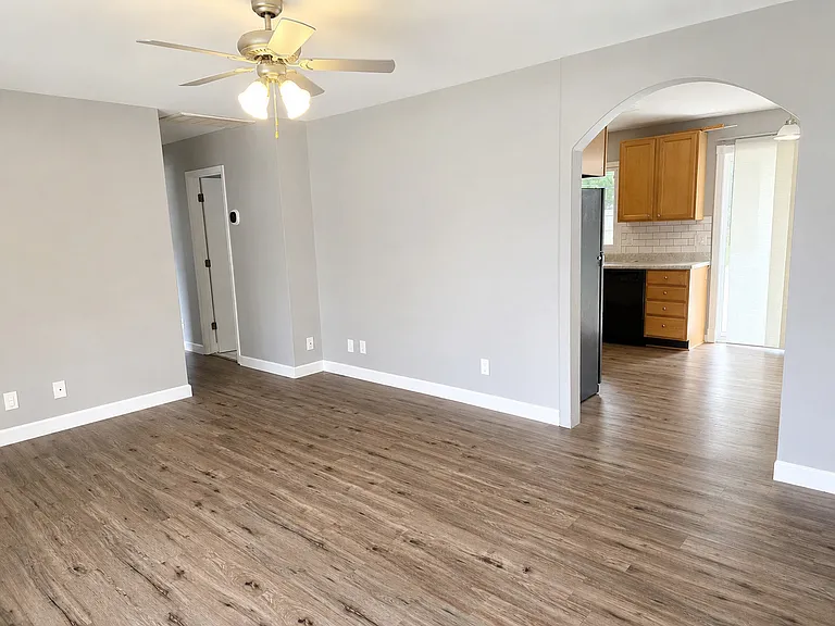 17 California Ave — Photo 4