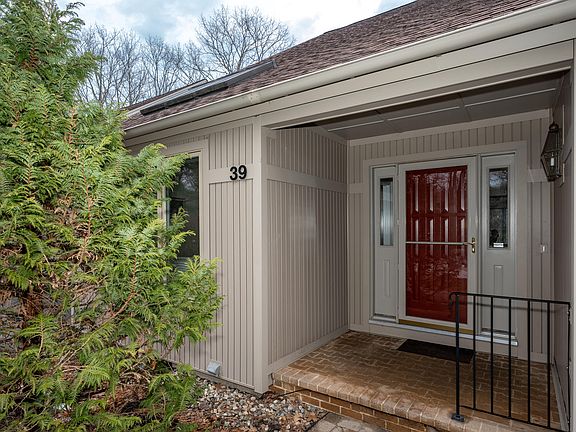 3rd image of 39 Wildwood Drive #39