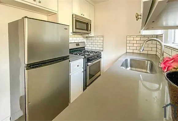 2 bed, 600 sqft, $2,800 — Photo 2