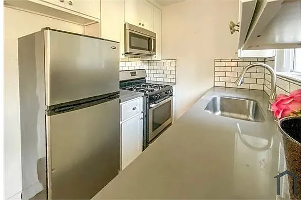Building Photo - 508 N Ardmore Ave #8