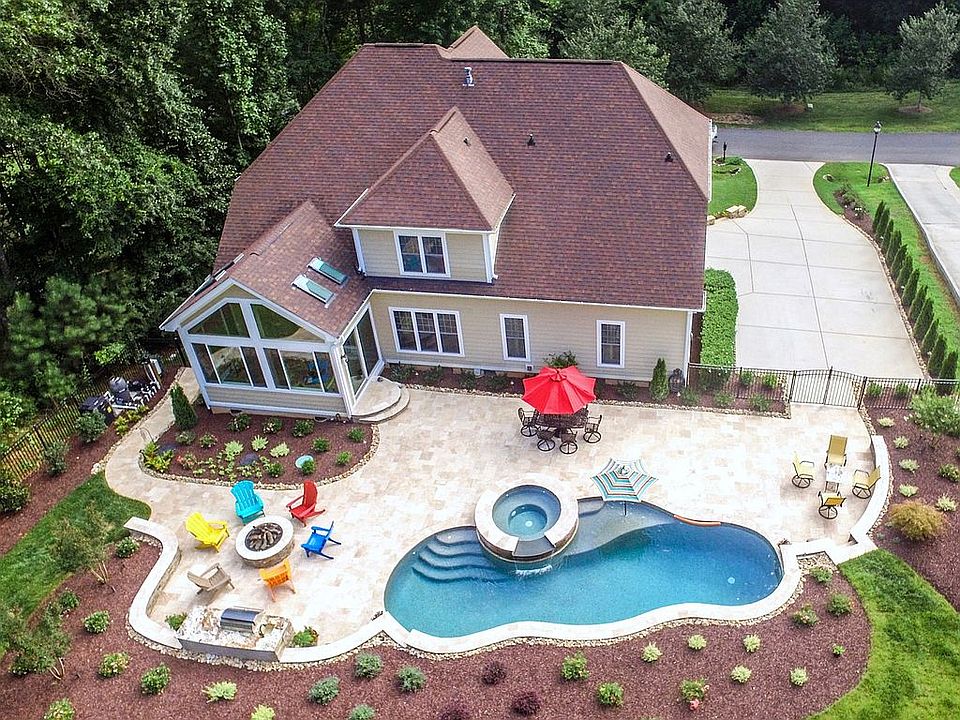 1st image of 111 Northington Woods Dr