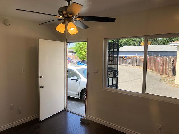 3rd image of 5021 Elizabeth St #3/4