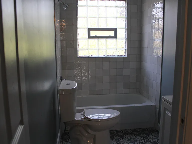 423 Price Ave — Photo 8