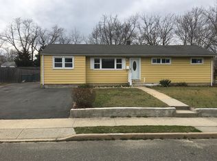 215 Ardmore Ave, South Toms River, NJ 08757