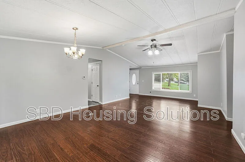 4 bed, 2.0 bath, $2,099 — Photo 3