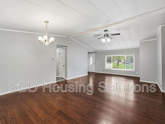3rd image of 104 N Countryside Rd