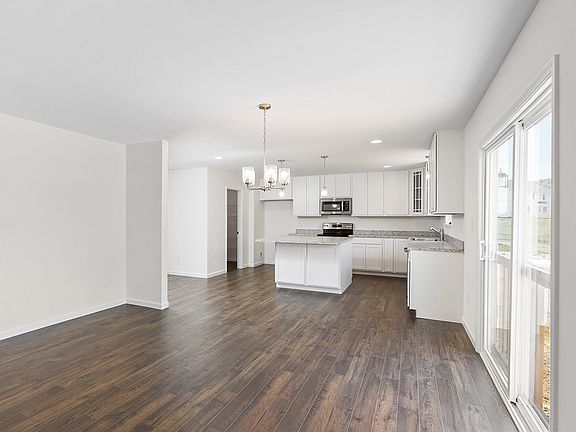 3rd image of 758 Fox Creek Dr