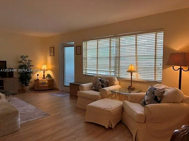 180 NE 12th Ave #11B — Photo 2