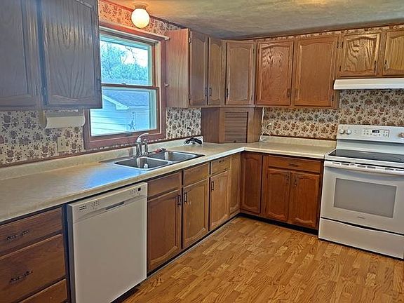 3rd image of 105 N HENDREN AVENUE