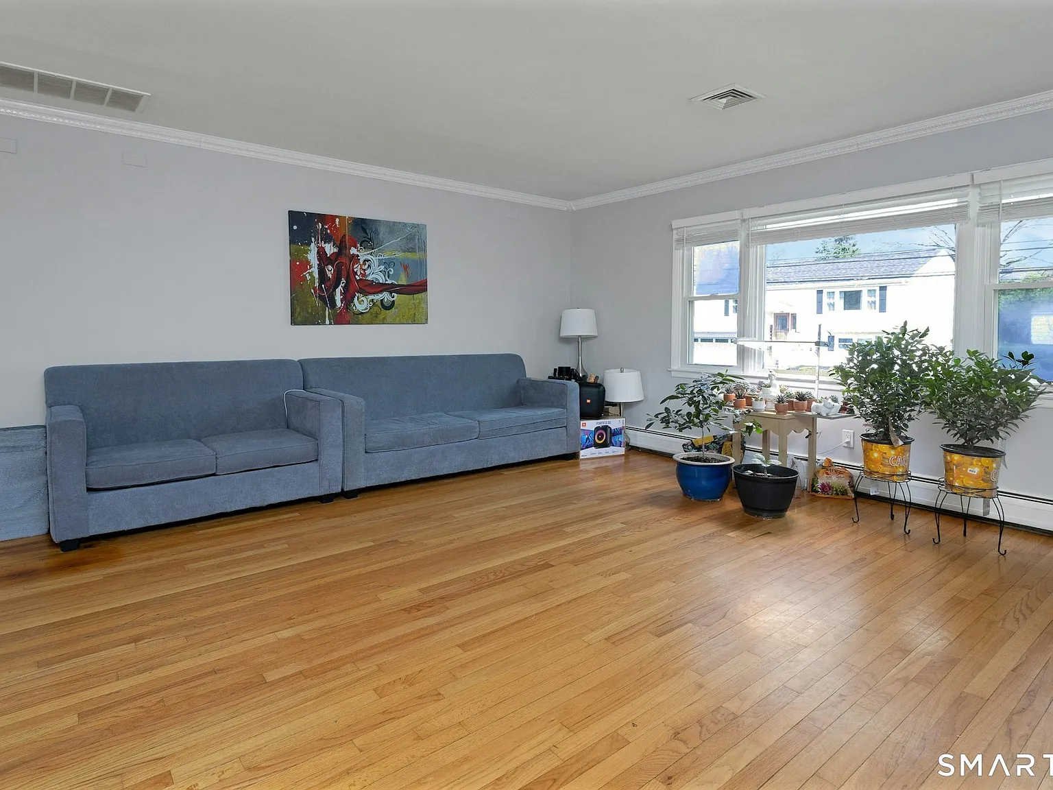 5 bed, 2.0 bath, 2081 sqft, $4,375 — Photo 4