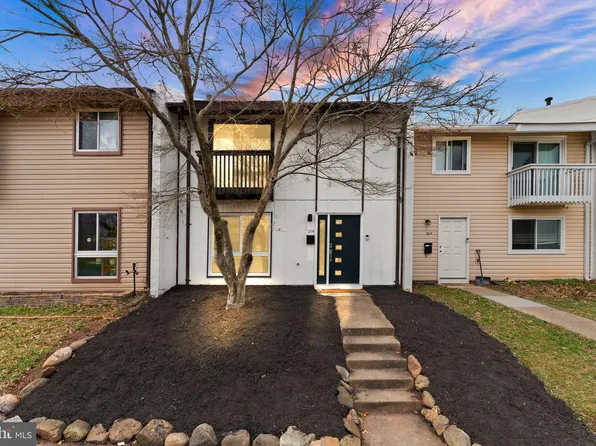 219 Greenfield Ct, Sterling, VA 20164