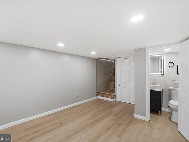 1203 Moore St — Photo 23