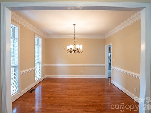 5th image of 1927 Windmere Dr