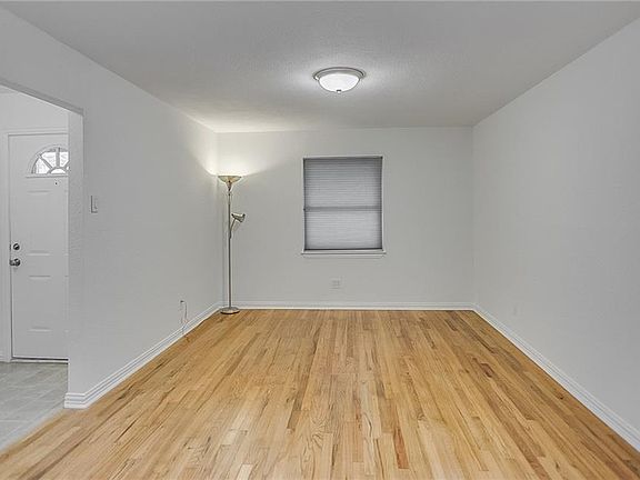 5th image of 132 Redwood Dr
