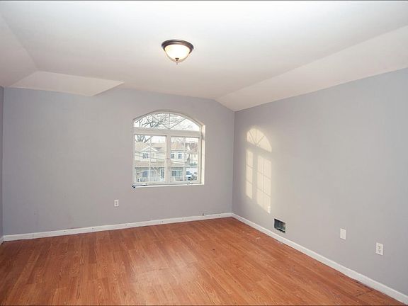 3rd image of 279 Nicholas Ave #2