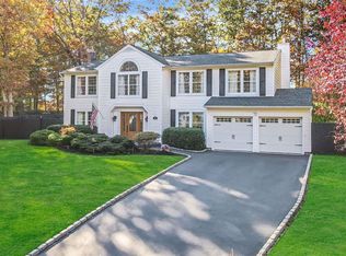 20 Ramblewood Rd, Shoreham, NY 11786