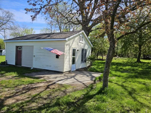 730 10th St, Sebewaing, MI 48759