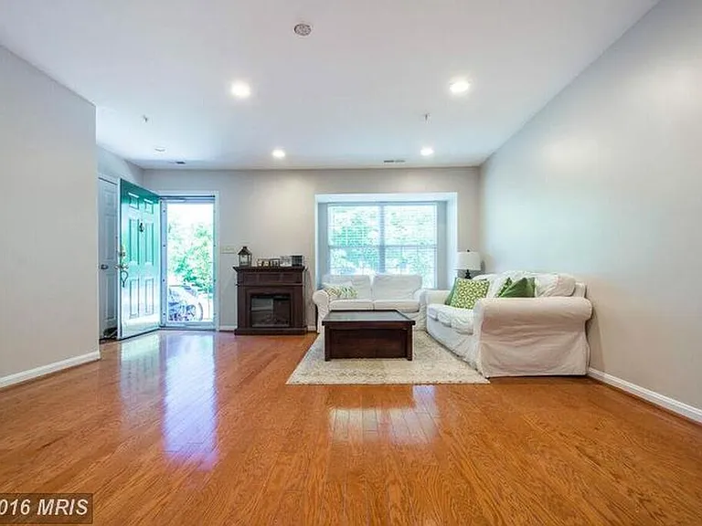8922 Mallard Ct — Photo 2