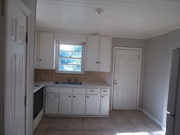 4th image of 318 E Minnie Martin Dr