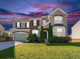 24956 Carriage Ln, South Lyon, MI 48178