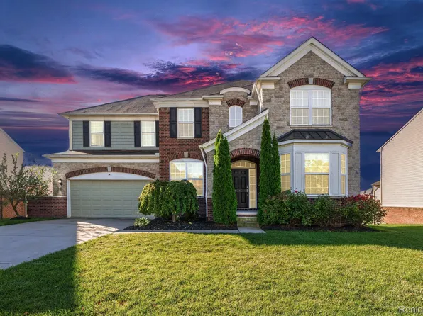 24956 Carriage Ln, South Lyon, MI 48178