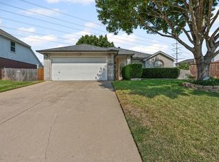 2368 Warrington Dr, Grand Prairie, TX 75052