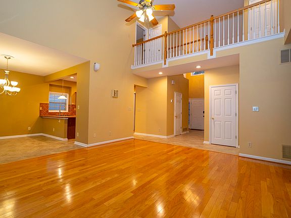 3rd image of 4844 Clifford Cir