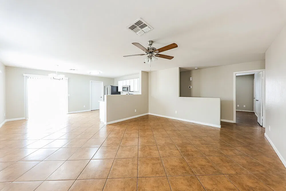 3 bed, 2.0 bath, 1435 sqft, $1,910 — Photo 3