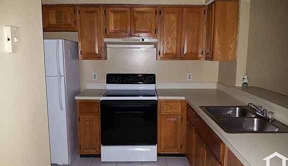 5th image of 4484 Melissa Ct W