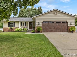 4327 Pheasant Run Dr, Hudsonville, MI